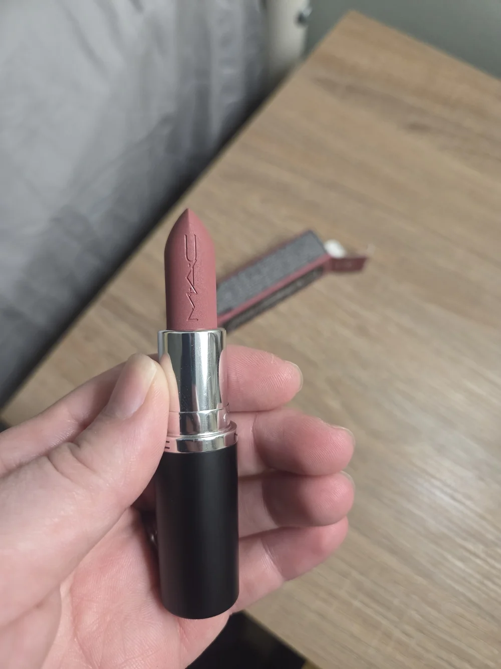 Matte Lipstick Shade 608 Mehr - Pink